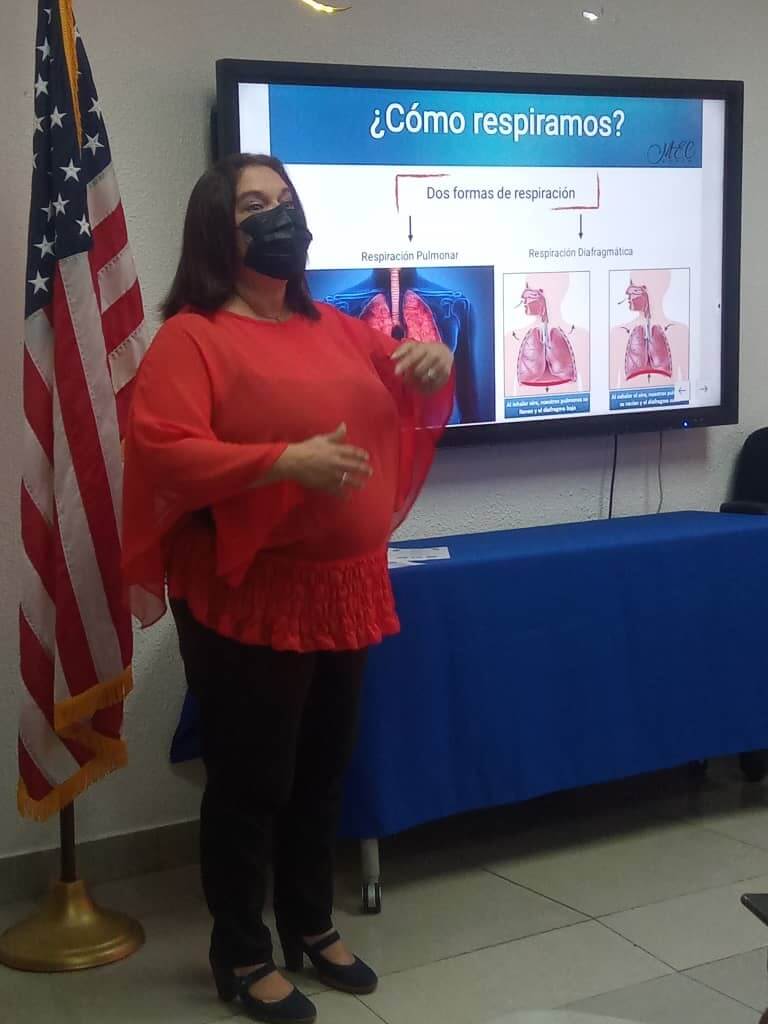 Taller de Oratoria por CEVAO la Lcda. María Eugenia Cardona