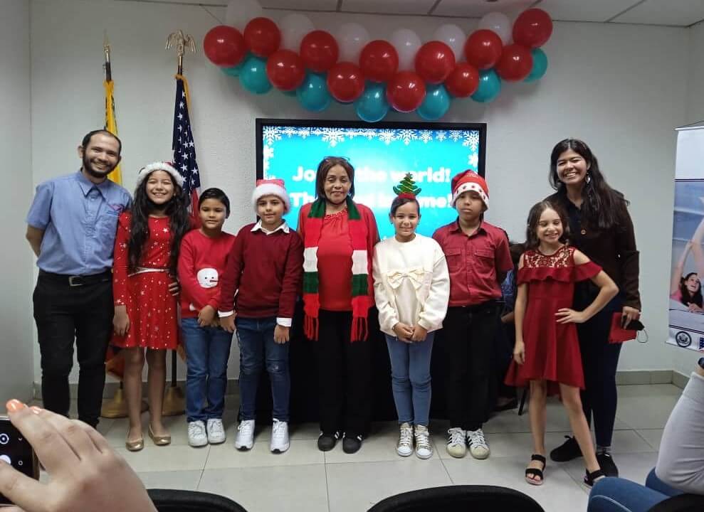 Estudiantes demostraron sus destrezas con una presentación musical navideña